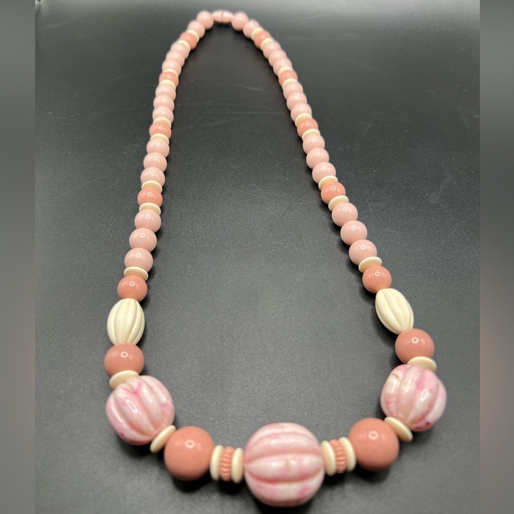 Vintage Avon "Burst of Spring" pink acrylic beaded necklace Jewelry